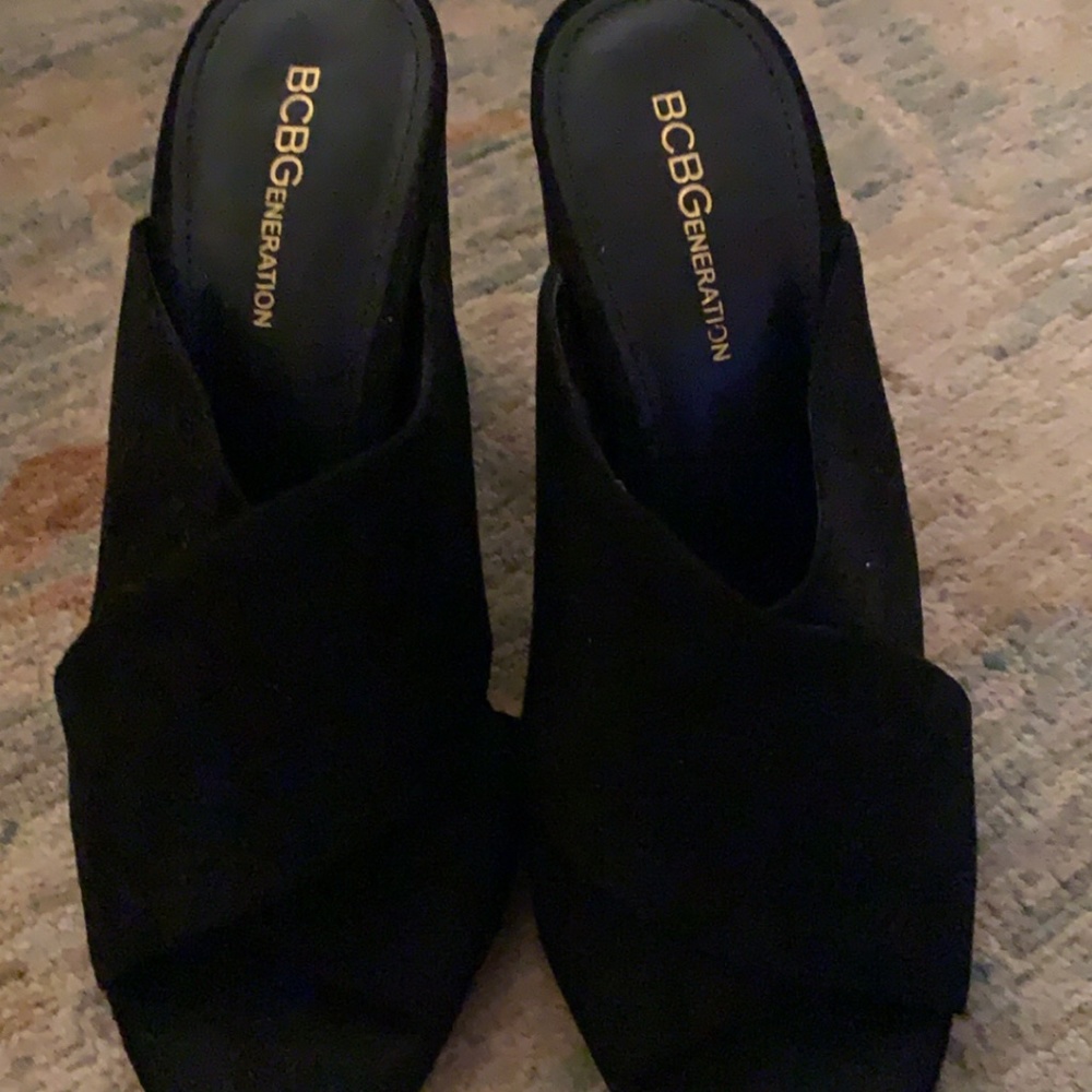 black bcbg heels. size:8